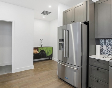 1208 W Oltorf St - Photo Thumbnail 2