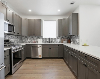 1208 W Oltorf St - Photo Thumbnail 4