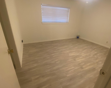 2208 Enfield Rd - Photo Thumbnail 4