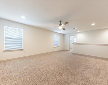 8304 Mimi Ln - Photo Thumbnail 10