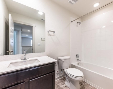 8304 Mimi Ln - Photo Thumbnail 14