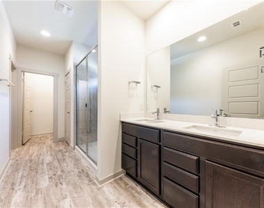 8304 Mimi Ln - Photo Thumbnail 15