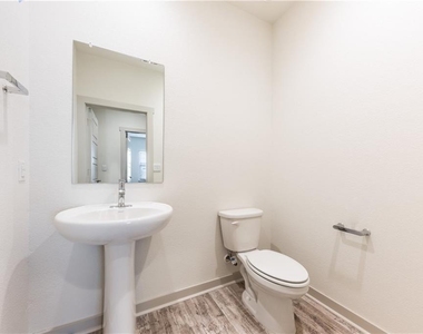 8304 Mimi Ln - Photo Thumbnail 13