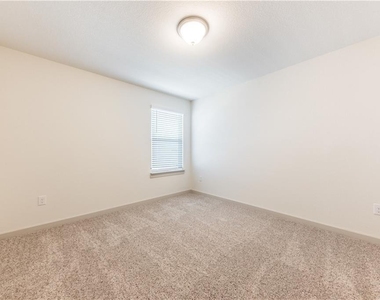 8304 Mimi Ln - Photo Thumbnail 9