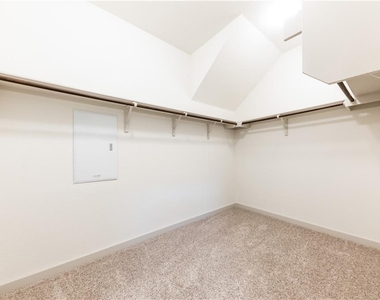 8304 Mimi Ln - Photo Thumbnail 17