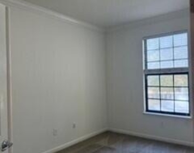 115 Tidecrest Parkway - Photo Thumbnail 9