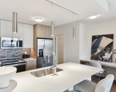 350 N Canal Street - Photo Thumbnail 5