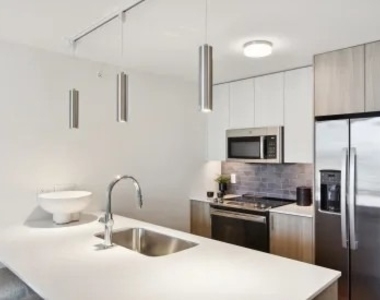350 N Canal Street - Photo Thumbnail 9