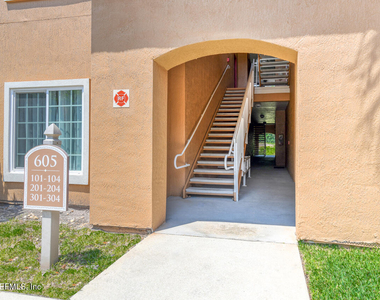 605 Fairway Drive - Photo Thumbnail 4