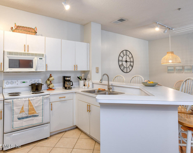 605 Fairway Drive - Photo Thumbnail 6