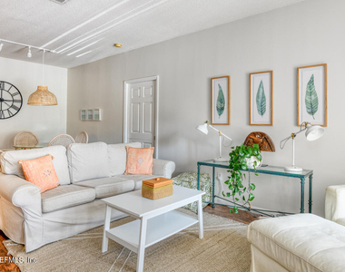 605 Fairway Drive - Photo Thumbnail 10