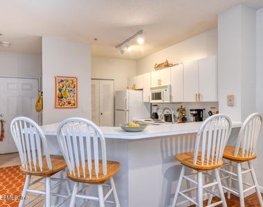 605 Fairway Drive - Photo Thumbnail 5
