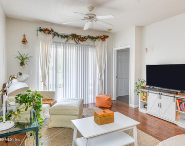 605 Fairway Drive - Photo Thumbnail 12