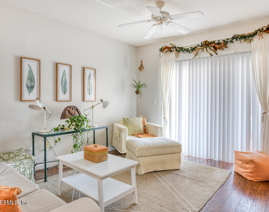 605 Fairway Drive - Photo Thumbnail 11