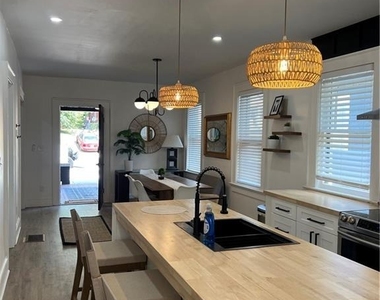1474 Beecher Street Sw - Photo Thumbnail 3