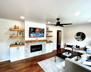 695 Kennesaw Drive Se - Photo Thumbnail 4