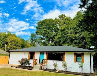 695 Kennesaw Drive Se - Photo Thumbnail 1