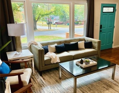 695 Kennesaw Drive Se - Photo Thumbnail 3