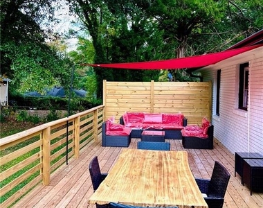 695 Kennesaw Drive Se - Photo Thumbnail 10