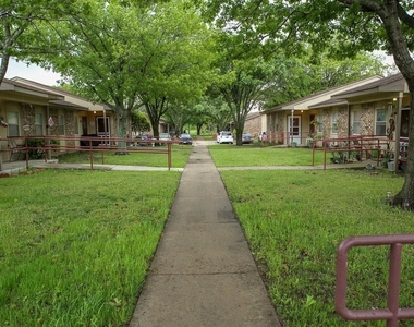 125 Janis Street - Photo Thumbnail 3