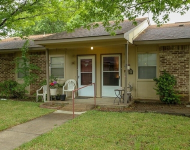 125 Janis Street - Photo Thumbnail 2