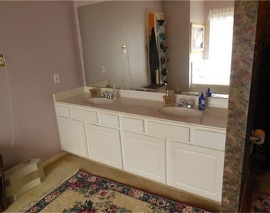 1402 Hunter Ridge Court - Photo Thumbnail 5