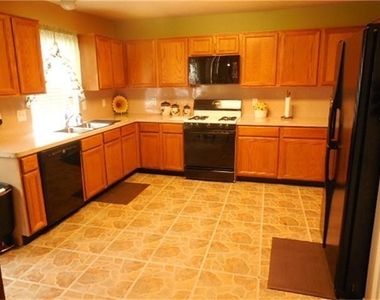 1402 Hunter Ridge Court - Photo Thumbnail 2
