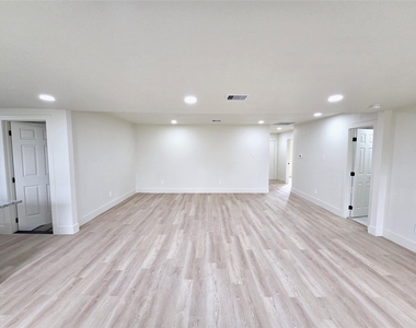 4607 Englewood Street - Photo Thumbnail 9