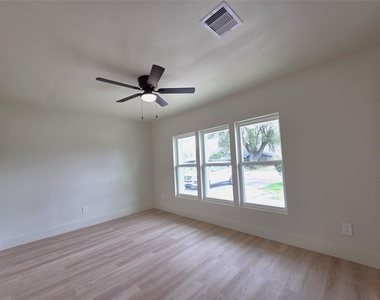 4607 Englewood Street - Photo Thumbnail 21