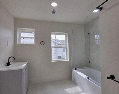 4607 Englewood Street - Photo Thumbnail 18