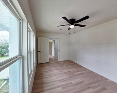4607 Englewood Street - Photo Thumbnail 22