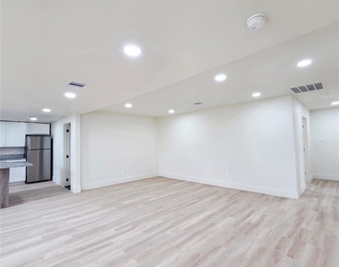 4607 Englewood Street - Photo Thumbnail 7