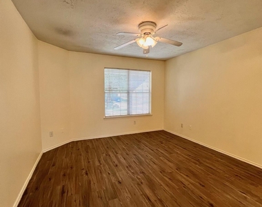 1522 Glasholm Drive - Photo Thumbnail 3