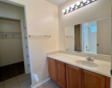 1522 Glasholm Drive - Photo Thumbnail 4