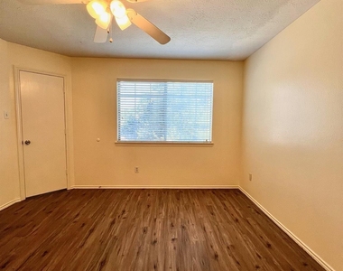 1522 Glasholm Drive - Photo Thumbnail 8