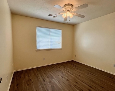 1522 Glasholm Drive - Photo Thumbnail 11