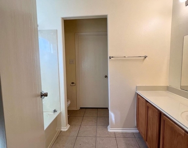 1522 Glasholm Drive - Photo Thumbnail 6