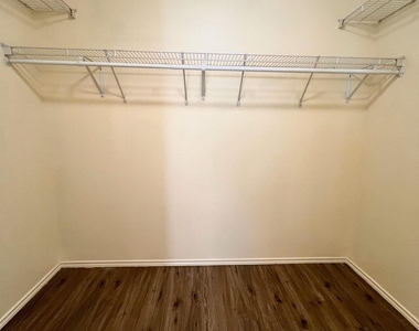 1522 Glasholm Drive - Photo Thumbnail 7