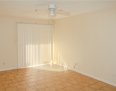 2835 Winkler Avenue - Photo Thumbnail 1