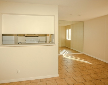 2835 Winkler Avenue - Photo Thumbnail 4