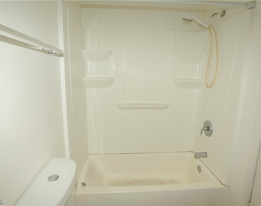 2835 Winkler Avenue - Photo Thumbnail 9