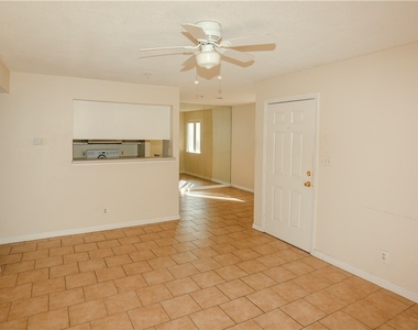2835 Winkler Avenue - Photo Thumbnail 2