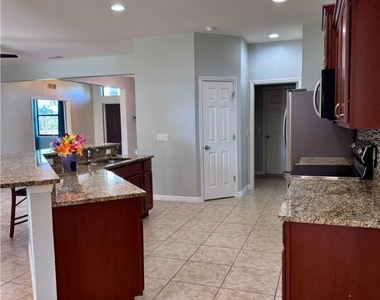 2322 Sw 27th Street - Photo Thumbnail 6