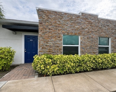 3313 Sw 8th Place - Photo Thumbnail 1