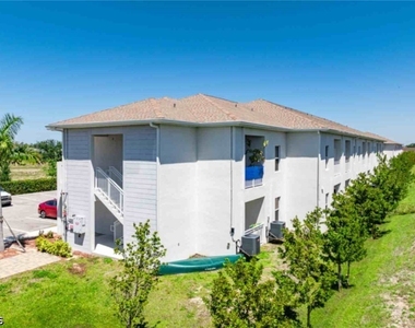 3313 Sw 8th Place - Photo Thumbnail 23