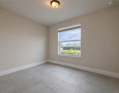 3313 Sw 8th Place - Photo Thumbnail 12