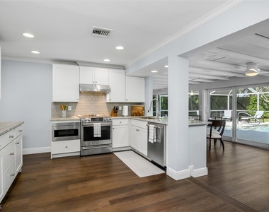 549 7th Avenue N - Photo Thumbnail 16