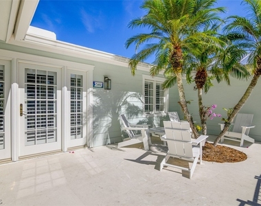 549 7th Avenue N - Photo Thumbnail 1