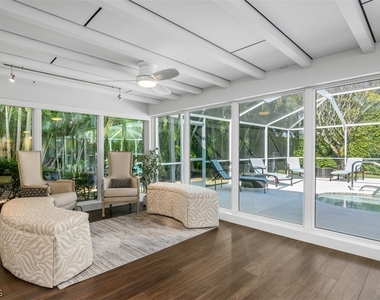 549 7th Avenue N - Photo Thumbnail 6