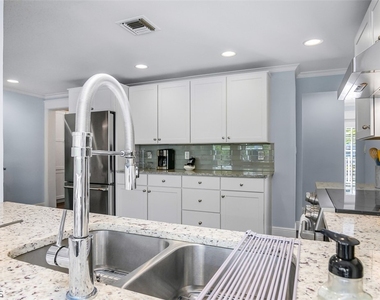 549 7th Avenue N - Photo Thumbnail 9